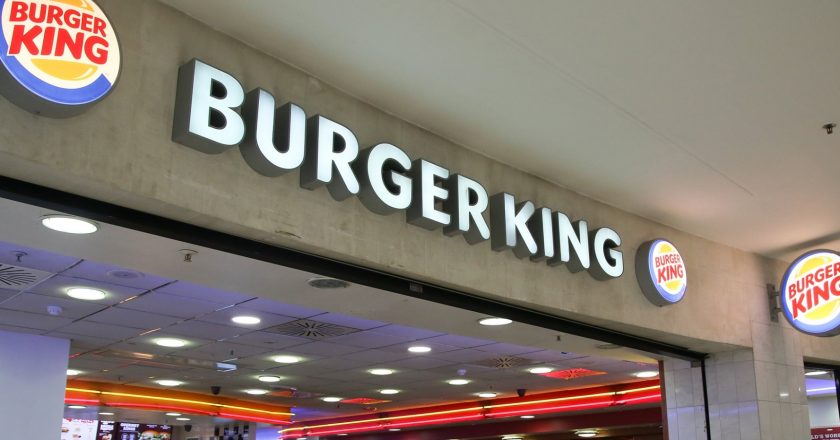 Trabajadores de Burger King con quemaduras químicas por ser obligados a usar productos de limpieza sin protección