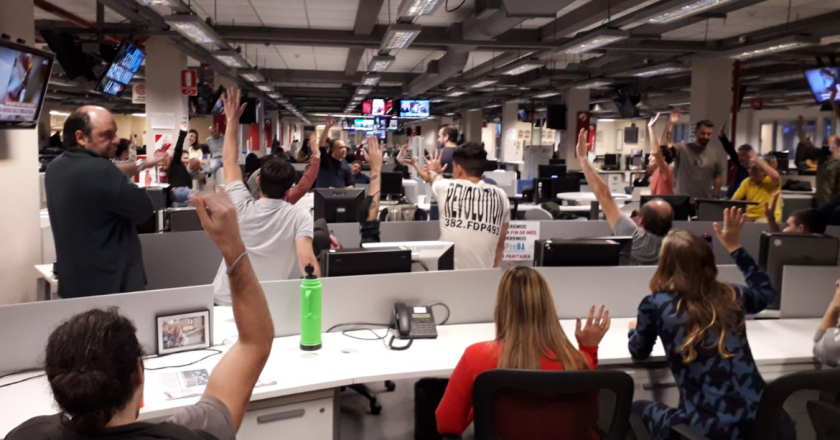 Trabajadores de prensa de Clarín reclaman por emergencia salarial y anuncian un nuevo paro de 24 horas