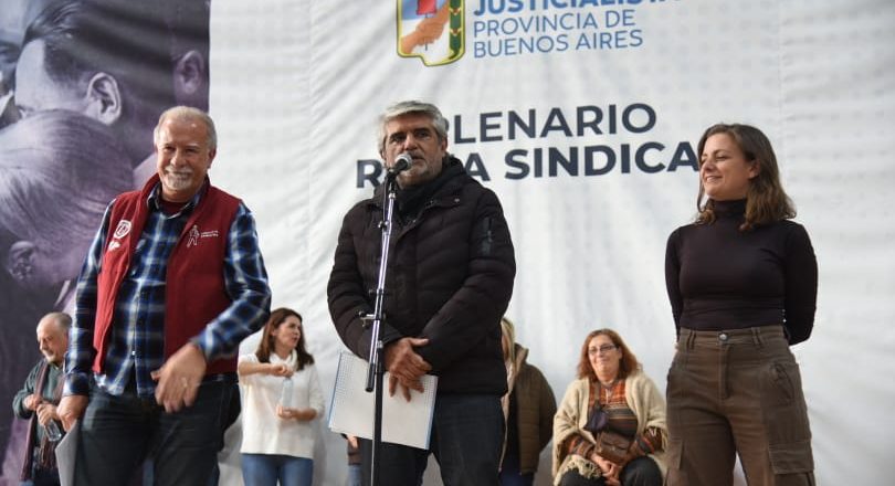 Correa firma un 35% de aumento semestral en un sólo tramo, retroactivo a mayo y manda un mensaje al mundo sindical