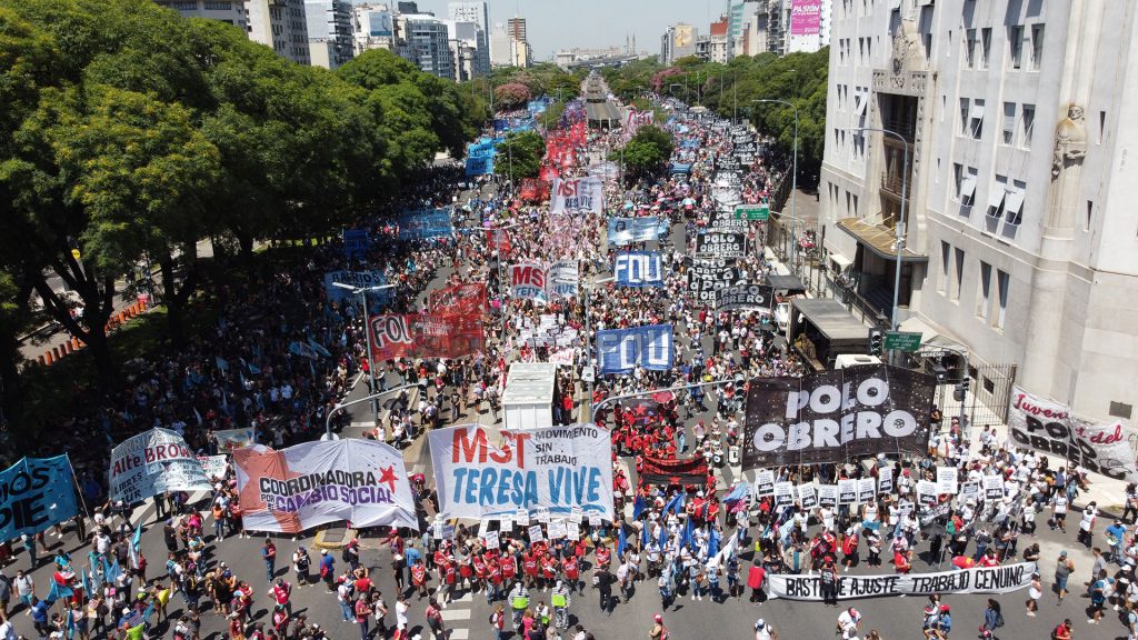 Unidad Piquetera espera tener su mano a mano con la CGT para pedirle un paro general contra el Gobierno