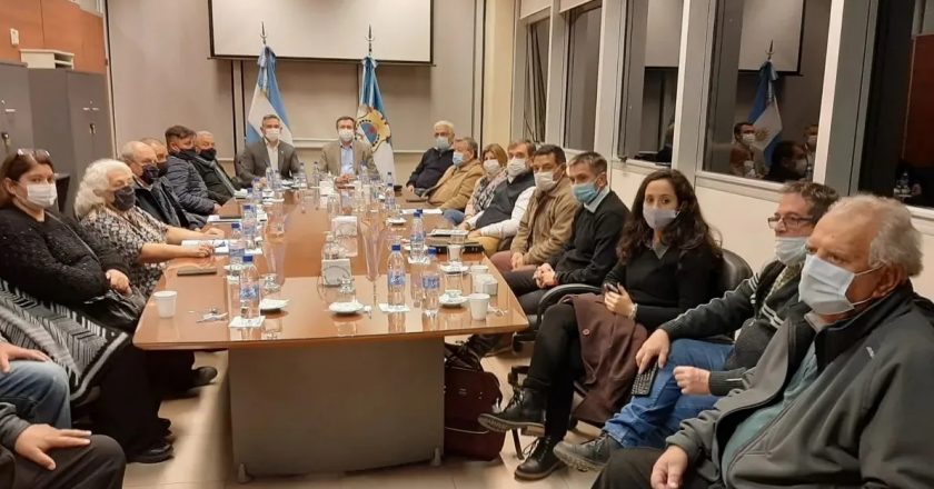 San Juan hace punta de lanza y pacta un acuerdo paritario con los gremios estatales que eleva la pauta salarial anual al 65%