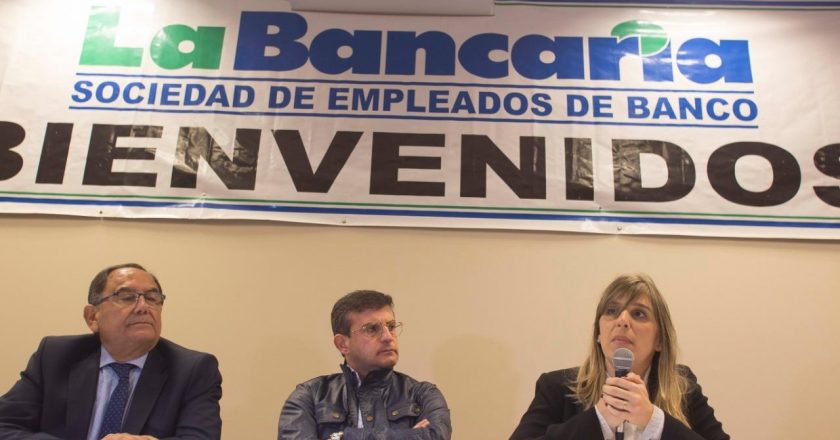 Paro y movilización de bancarios en Tucumán por revés judicial en una denuncia por violencia de género y acoso sexual: «Viven en el medioevo»