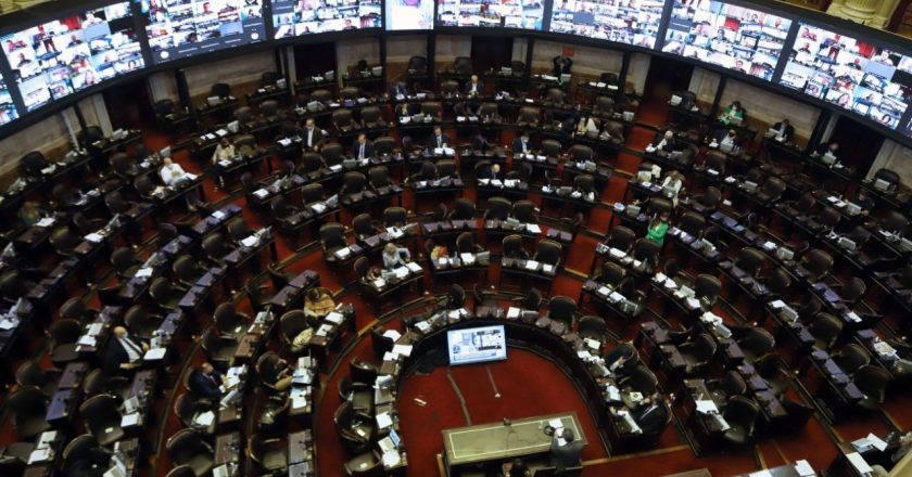 Ganancias: el oficialismo busca aprobar el miércoles en Diputados el proyecto de alivio fiscal para monotributistas y autónomos