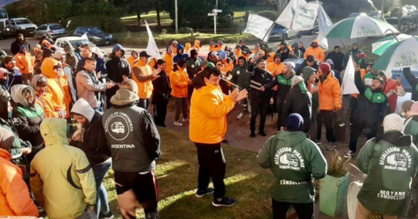 Después de una movilización, Camioneros evitó la municipalización de los recolectores de Pinamar