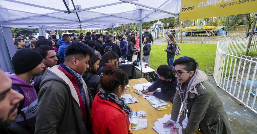 El gobierno porteño prepara la 4° Expo Empleo Barrial con más de 300 ofertas laborales y 20 empresas