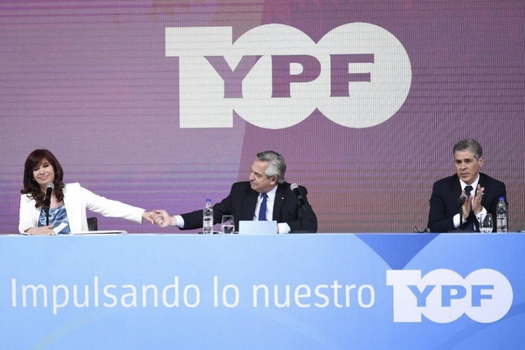 En el centenario de YPF, el gremio petroleros destacó "la actualización permanente de las practicas laborales" para acompañar el "liderazgo" de la empresa