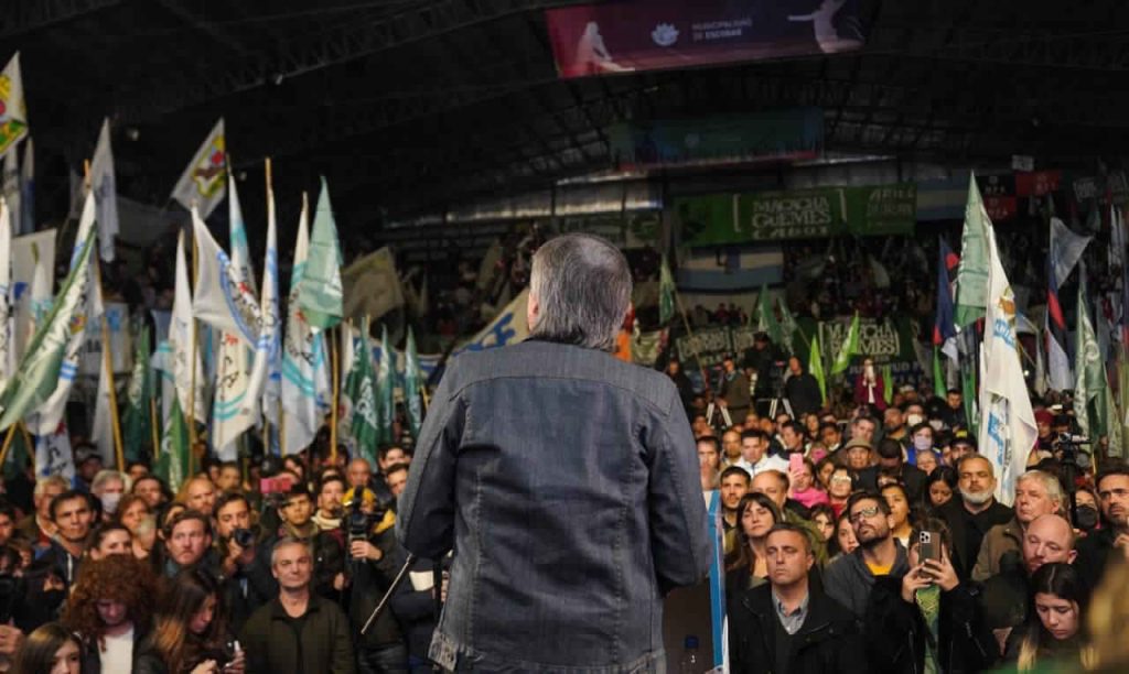 Máximo Kirchner criticó al sector empresario formador de precios y convocó a "trabajar para recuperar el poder adquisitivo"