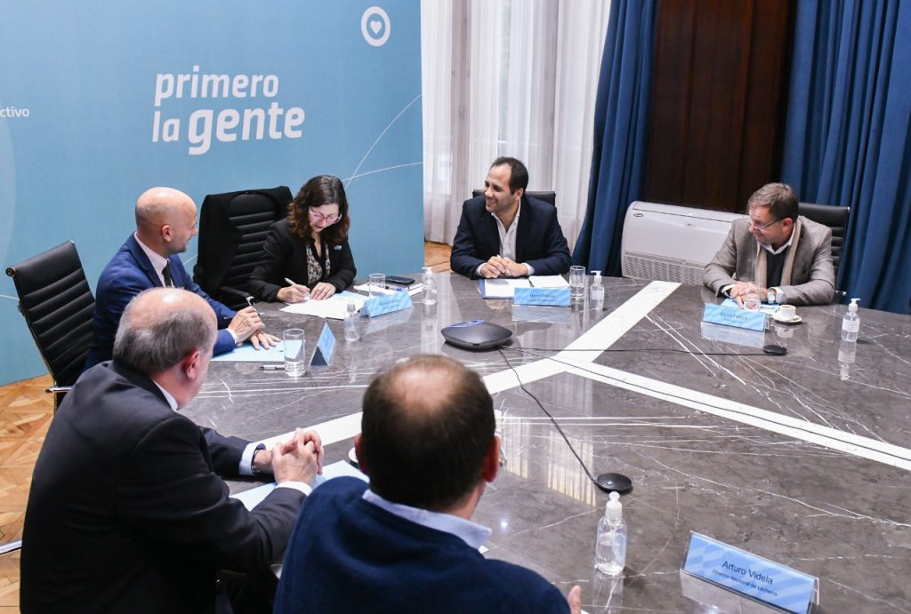 #AHORA El Gobierno oficializó por decreto prohibición de designaciones y contrataciones en sector público