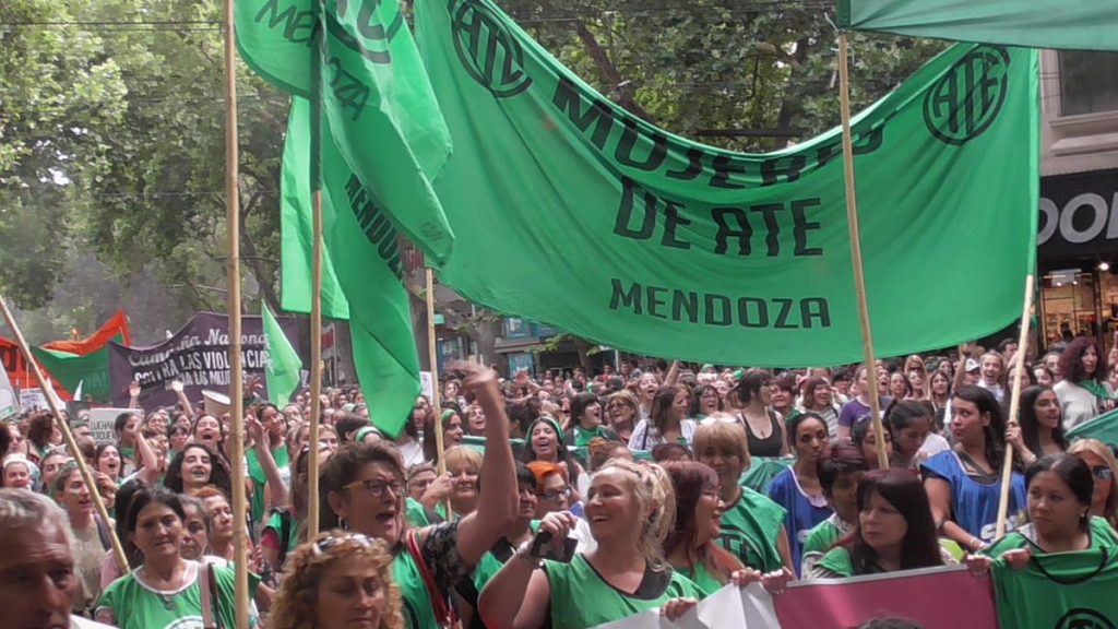Estatales de Mendoza denuncian salarios de pobreza y aseguran que los medios provinciales "mantienen un blindaje mediático en complicidad con el Gobierno de Suárez"