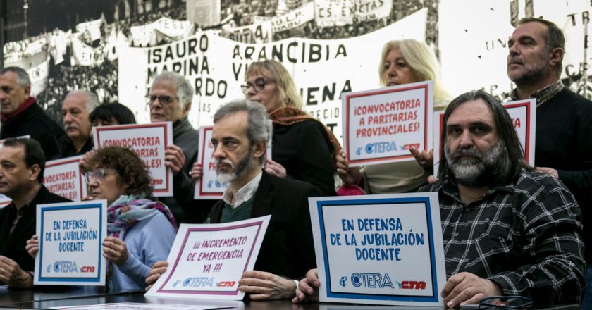 Baradel pidió «un aumento general de salarios» y que el 17 de agosto haya «una movilización muy importante para frenar a los desestabilizadores»