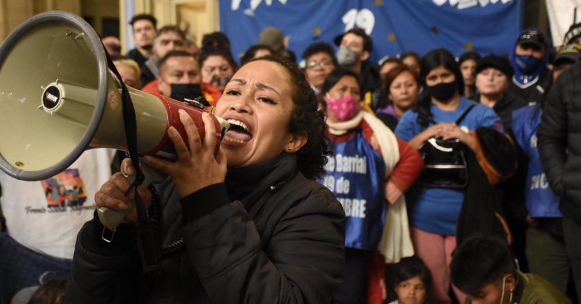 Con las organizaciones sociales en la calle y aval de CFK, el kirchnerismo trabaja en un proyecto de Salario Básico Universal