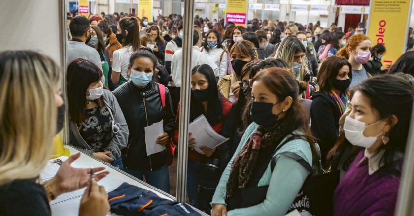 Organizan Expo empleo barrial en la ciudad de Buenos Aires y ofrecen 300 puestos de trabajo en el sector gastronómico