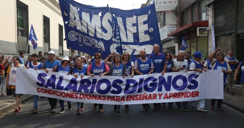 El Gobierno de Santa Fe ratificó su negativa de adelantar la revisión paritaria estatal y se espera una escalada de protestas