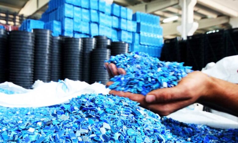 Preocupación y temor por los empleos en la industria del plástico por las trabas a la importación de materias primas
