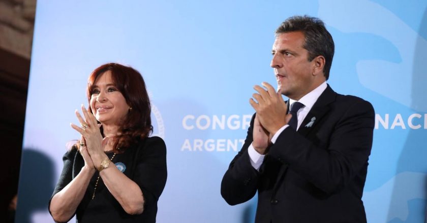 CFK y Massa firmaron un aumento del 60% en dos cuotas y cerraron una paritaria total del 69% para los trabajadores del Congreso