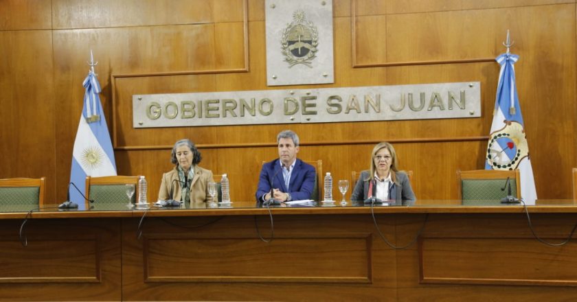 Estatales de San Juan cobraron sus salarios con un 40% de aumento