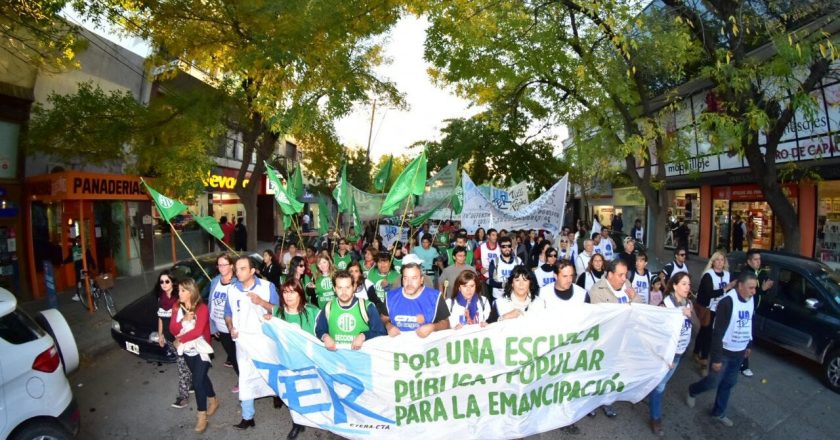 Estatales y docentes iniciaron un paro de 48 horas en Río Negro con un 95% de acatamiento por reclamos salariales