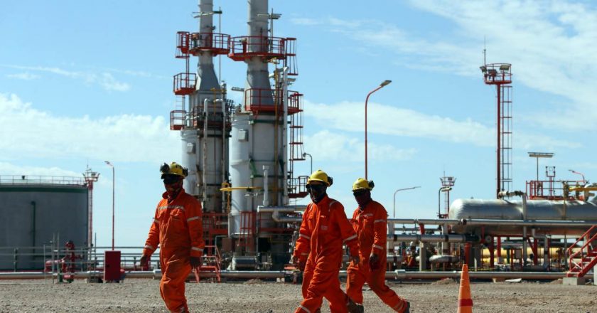 Las paritarias ya se ponen en línea con la nueva proyección inflacionaria y también los jerárquicos petroleros acuerdan casi 80% de aumento