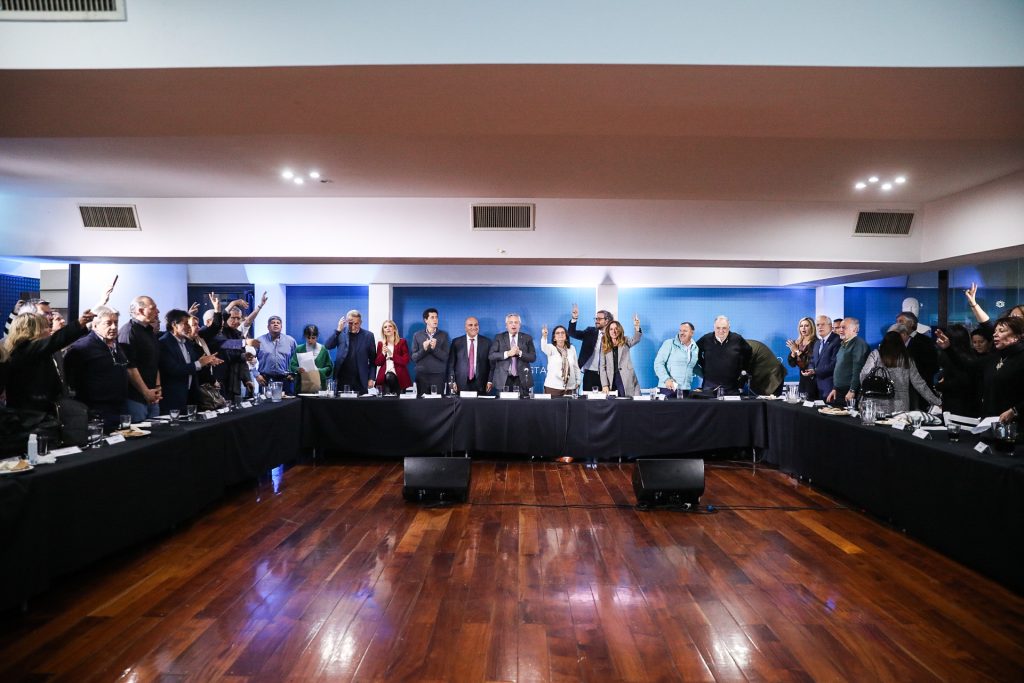 Pablo Moyano fue a la reunión del PJ Nacional y ratificó que el movimiento obrero va a "acompañar todas las medidas que se resuelvan" para defender a CFK