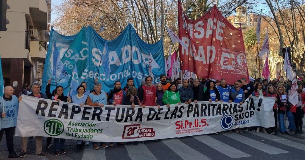 Trabajadores estatales de Santa Fe anunciaron otro paro de 48 horas en reclamo del adelanto de los tramos de aumento