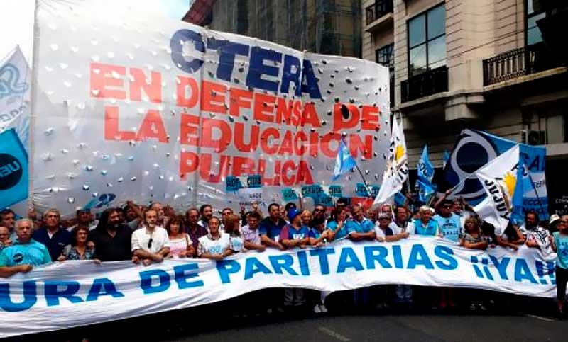 Tras la condena del titular del gremio docente de Chubut, la Ctera convocó a un paro nacional docente para el miércoles contra criminalización de la protesta social