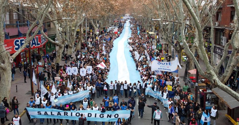 Sigue la rebelión estatal en Mendoza y el gremio docente convocó a un paro por 72 horas a partir del lunes