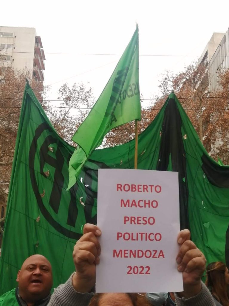 Liberaron al titular de ATE Mendoza tras pasar una noche detenido por encabezar una protesta que incluyó cortar calles