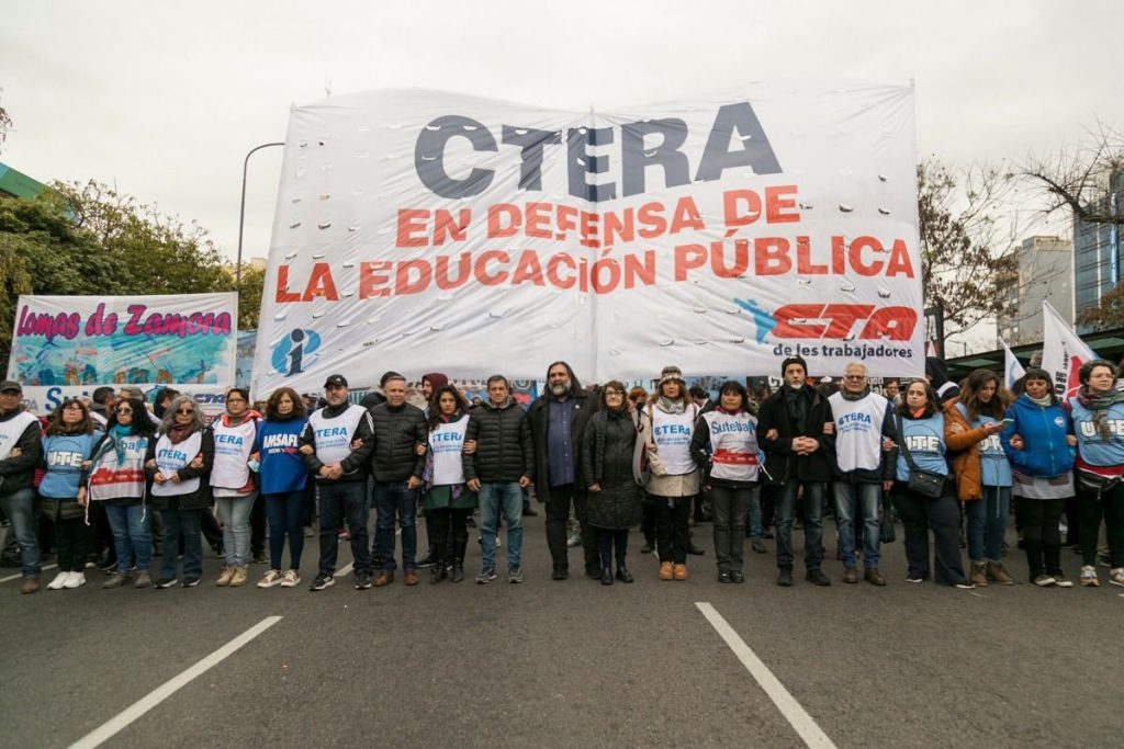 Baradel se mostró de acuerdo con un aumento de suma fija y aseguró: "No vamos a permitirles a los formadores de precios que sigan desestabilizando al Gobierno"