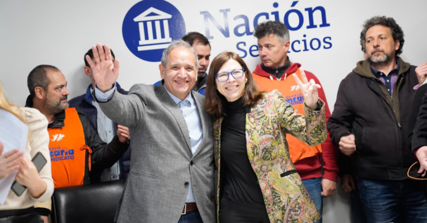 Tras 10 años de disputa, Batakis le firmó a Palazzo el reconocimiento del personal de Nación Servicios en el convenio de bancarios