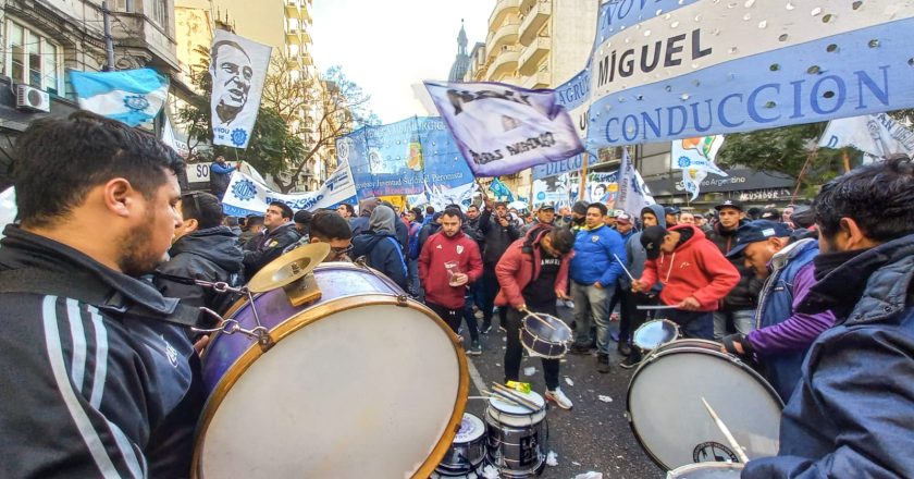 #EXCLUSIVO Con una marcha a las oficinas de Techint, la UOM mete presión en la continuidad de la paritaria siderúrgica