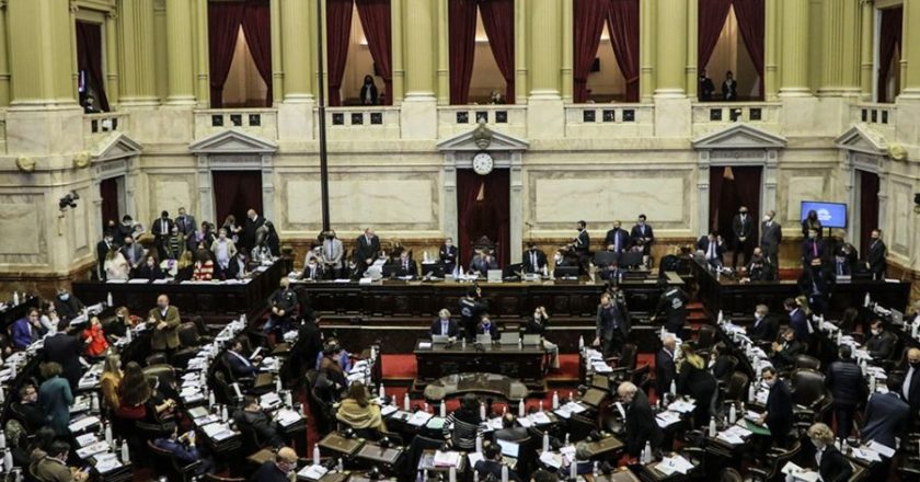 #AHORA Diputados retoma el debate en comisión por la ley de Enfermería