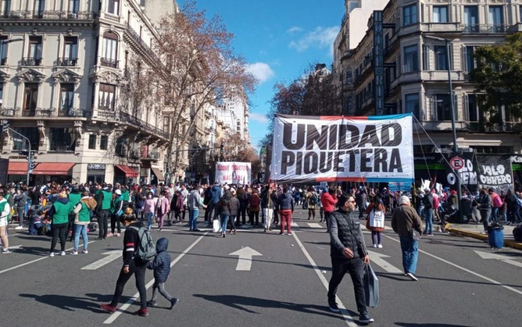 La izquierda vuelve a las calles con un reclamo a dos bandas: un salario mínimo de 110 mil pesos y un paro general