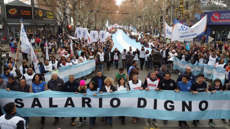 Siguen la rebelión estatal en Mendoza y el gremio docente convocó a un paro por 72 horas a partir del lunes