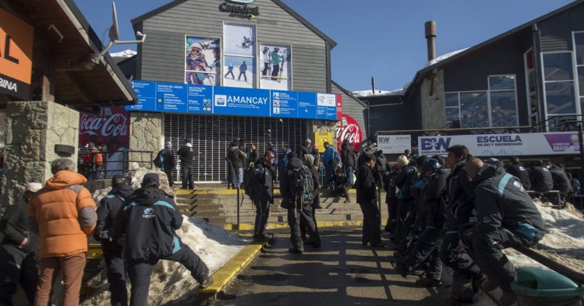 Trabajadores del cerro Catedral forzaron el cierre del complejo por la muerte de un operario: «Faltan medidas de seguridad y no hay protocolos»