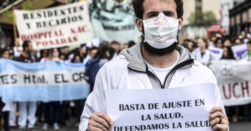 Residentes de los hospitales de la ciudad realizarán un paro con movilización por reclamo salarial y en rechazo al ajuste en salud, educación y discapacidad