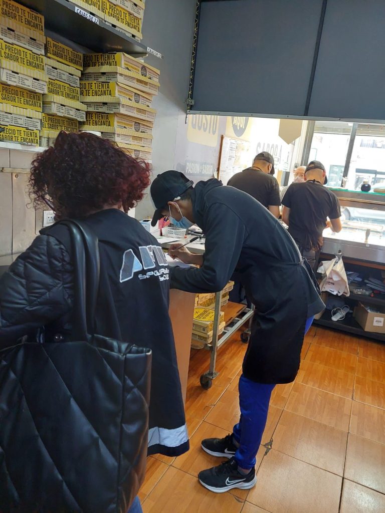 La AFIP salió a controlar la registración laboral en locales gastronómicos porteños y encontró más de 90% de informalidad