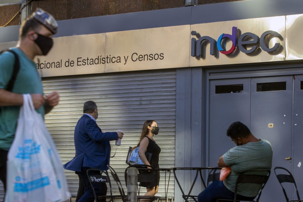 A pesar de que hubo una leve mejora en la distribución, el ingresos promedio de la población ocupada en el 2° trimestre del año fue de 66.604 pesos