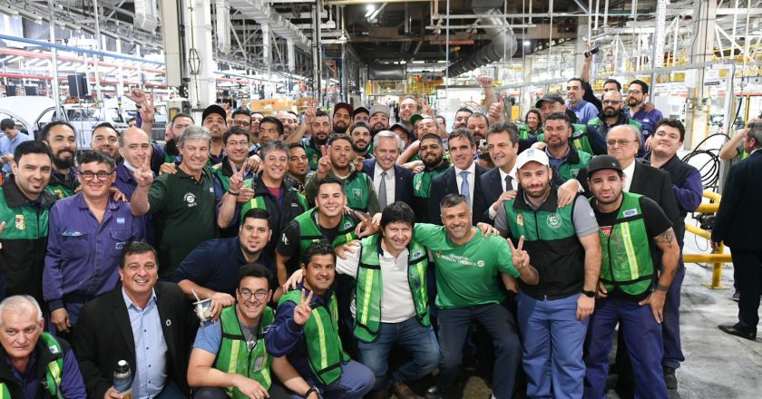 Rodeado de trabajadores del SMATA, Massa también marcó su apuesta por el crecimiento de la industria automotriz