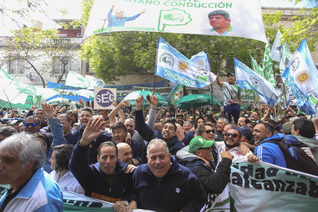 Pablo Moyano avisó que irá por una paritaria que supere el 100% y advirtió que "el paro de neumáticos va a ser un poroto" en comparación con las medidas de Camioneros