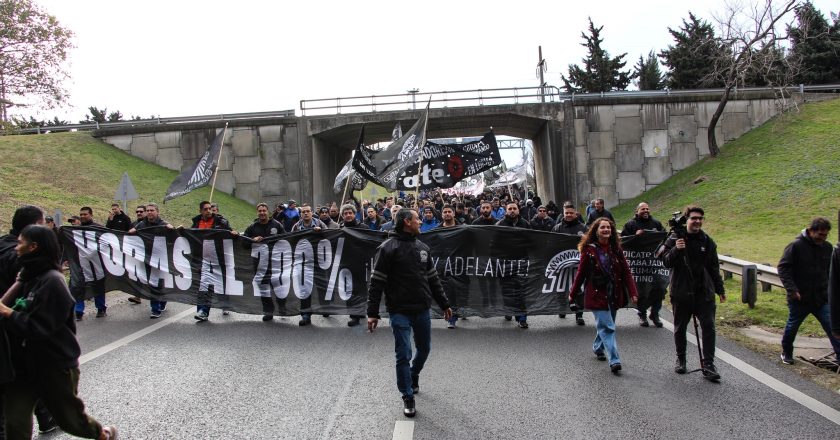 El dueño de Fate aseguró que los trabajadores del neumático cobran más de 350 mil pesos y Crespo respondió: «Los trabajadores quieren mostrar sus recibos porque un operario está lejos de alcanzar la mitad de ese monto»