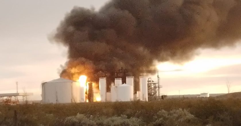 Paro total de petroleros tras la explosión en una refinería de Plaza Huincul que dejó 3 operarios muertos: «Tienen desprecio por la vida y la seguridad»