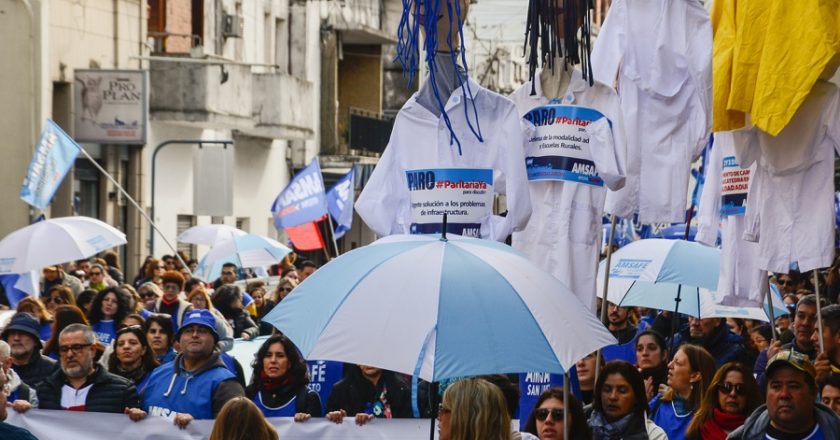 Estatales insatisfechos en Santa Fe: Se posterga la segunda reunión paritaria ante falta de oferta