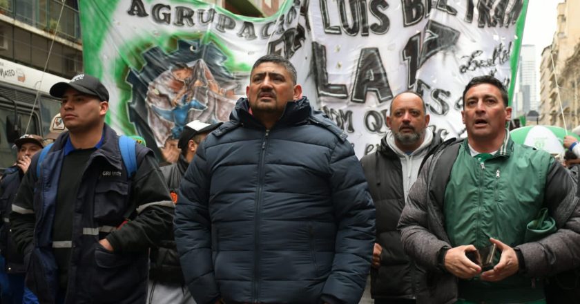 Adrián Pérez: «Es necesario dar un fuerte bono de fin de año, no sólo para los trabajadores registrados, para poder tener unas fiestas dignas»