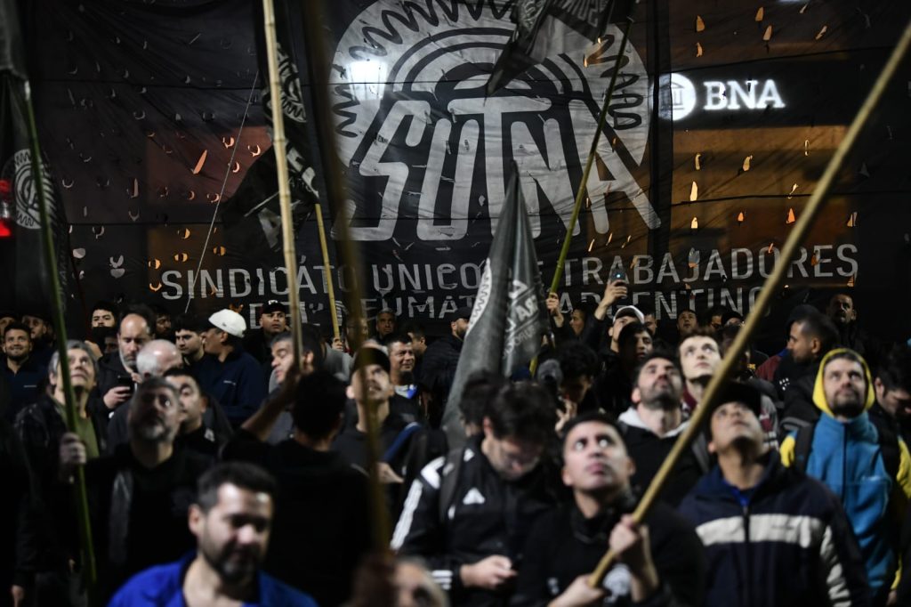 Trabajo desalojó la sede Callao del Ministerio y llevó ante la justicia la toma que encara el Sindicato del Neumático