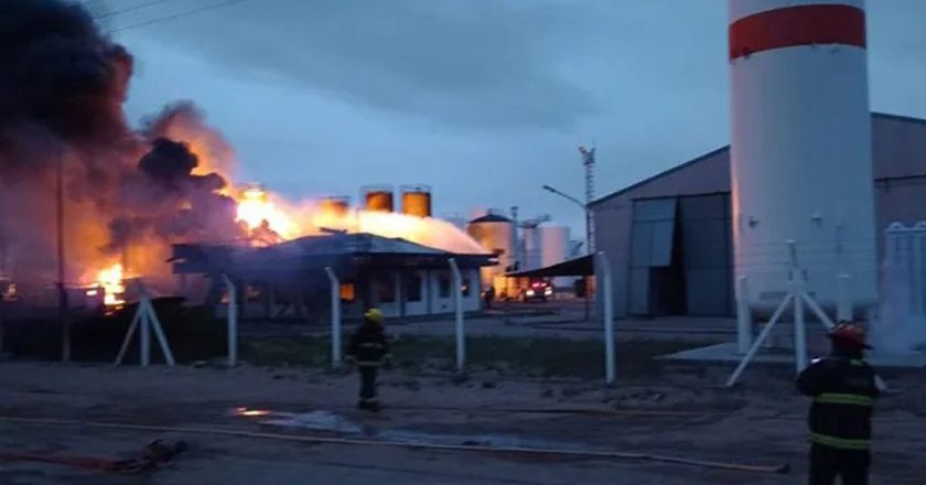 Tras la explosión en la refinería de Neuquén que dejó 3 operarios muertos, mejorarán las condiciones de seguridad laboral en el sector petrolero