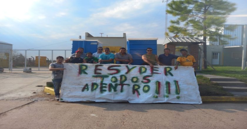 El cierre intempestivo de una empresa química mantiene en vilo a una treintena de trabajadores y amenaza la paz social de toda la actividad en Entre Ríos