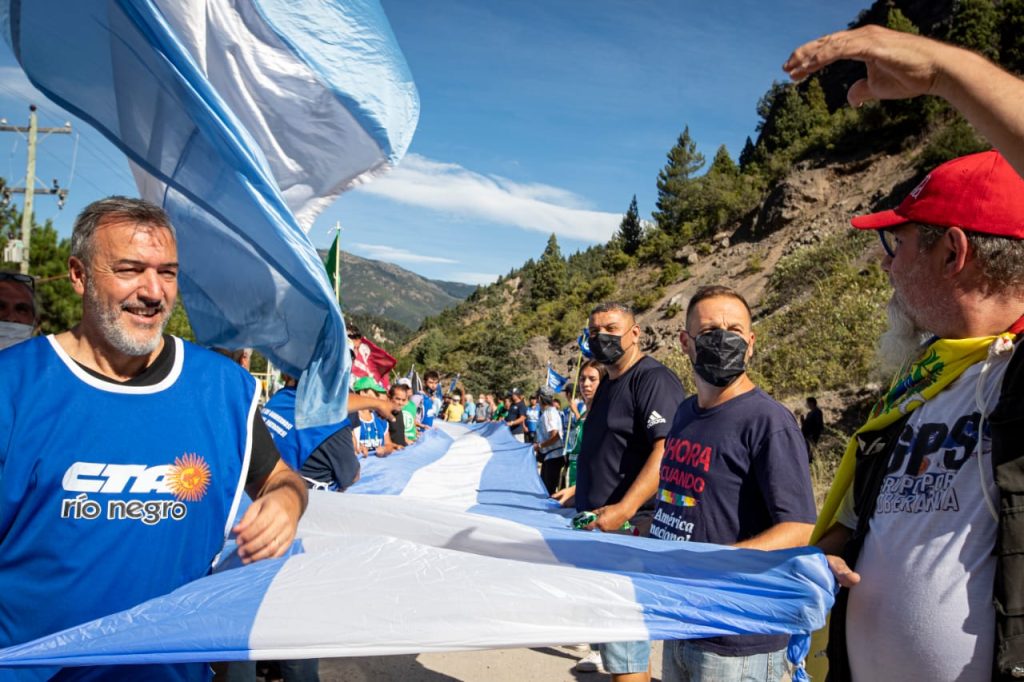 El Gobierno de Río Negro apeló la sentencia que obligaba a Lewis a abrir un camino a Lago Escondido y para la CTA eso "sólo dilata los tiempos y enoja a la gente"