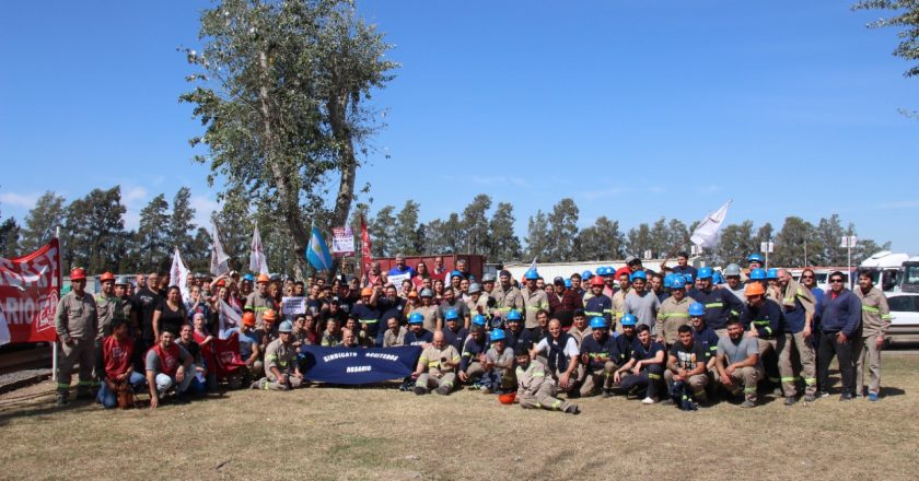 Aceiteros se solidarizan con docentes en Santa Fe: “Una lucha que traspasa la barrera que divide a un trabajador docente de un trabajador aceitero”