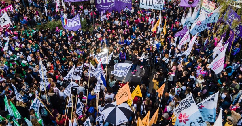 Mujeres trabajadoras movilizan para reclamar una reforma judicial feminista y en apoyo a CFK tras el atentado
