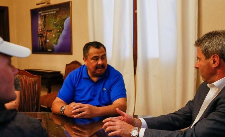 Ibarra acordó con Uñac que no ingresarán las aplicaciones móviles a San Juan y supervisó el plan de viviendas para más de 100 afiliados: «Es el primer barrio taxista de América»